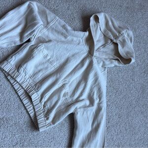 Zara Cream hoodie with 3/4 sleeves and pockets